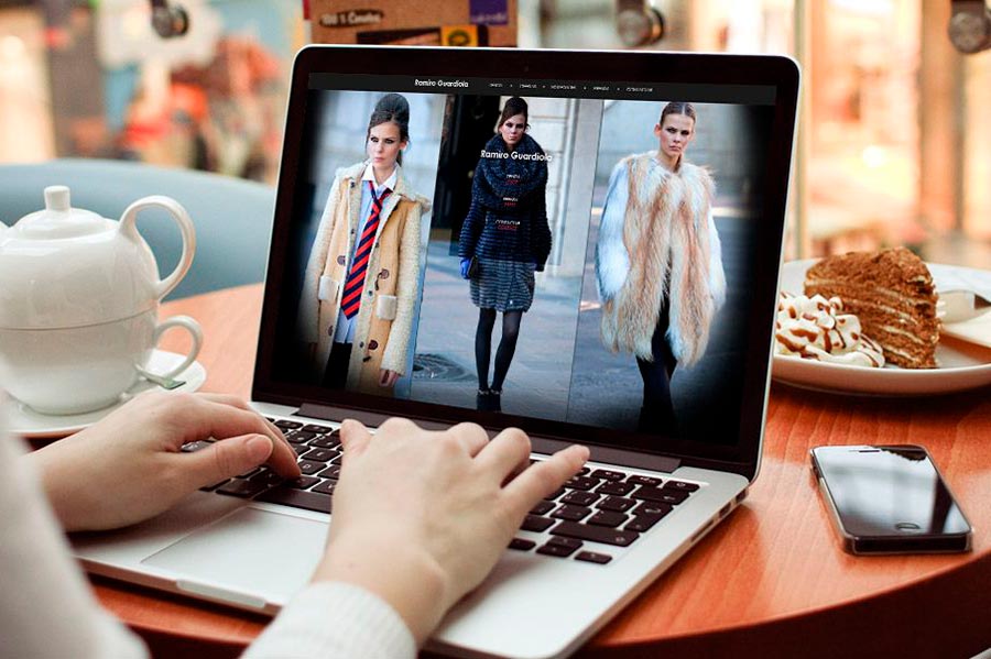 Nous achetons des vêtements sur Internet