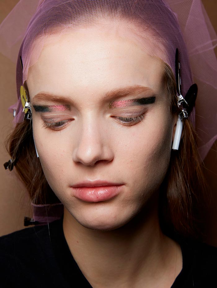 Forme de sourcil à la mode