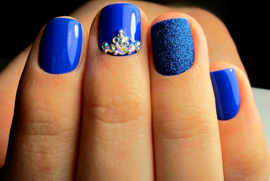 Manucure courte à la mode