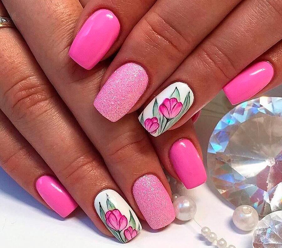 Idées de manucure avec des fleurs