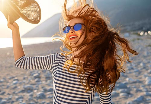 Comment restaurer les cheveux après le soleil d'été et la mer ?