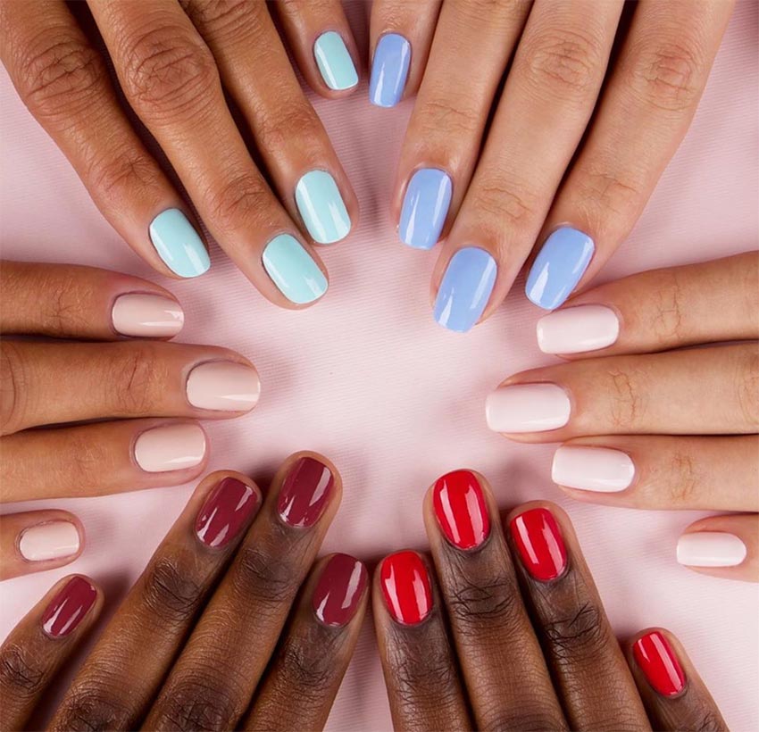 Manucure d'affaires pour les ongles courts