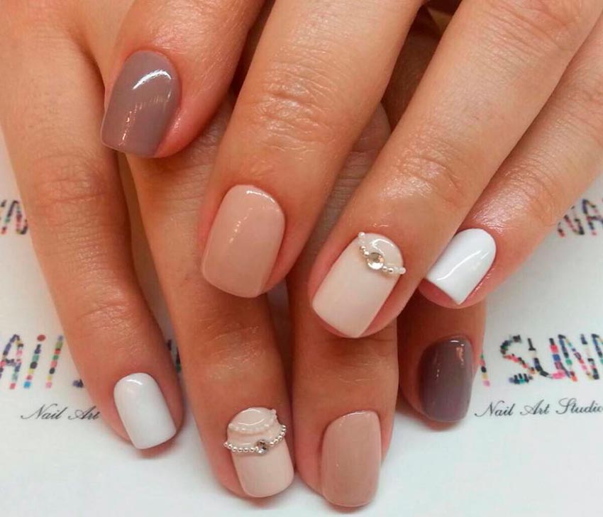 Conception d'ongles multicolores