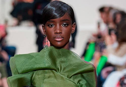 Beaux modèles noirs : nouveaux types et visages