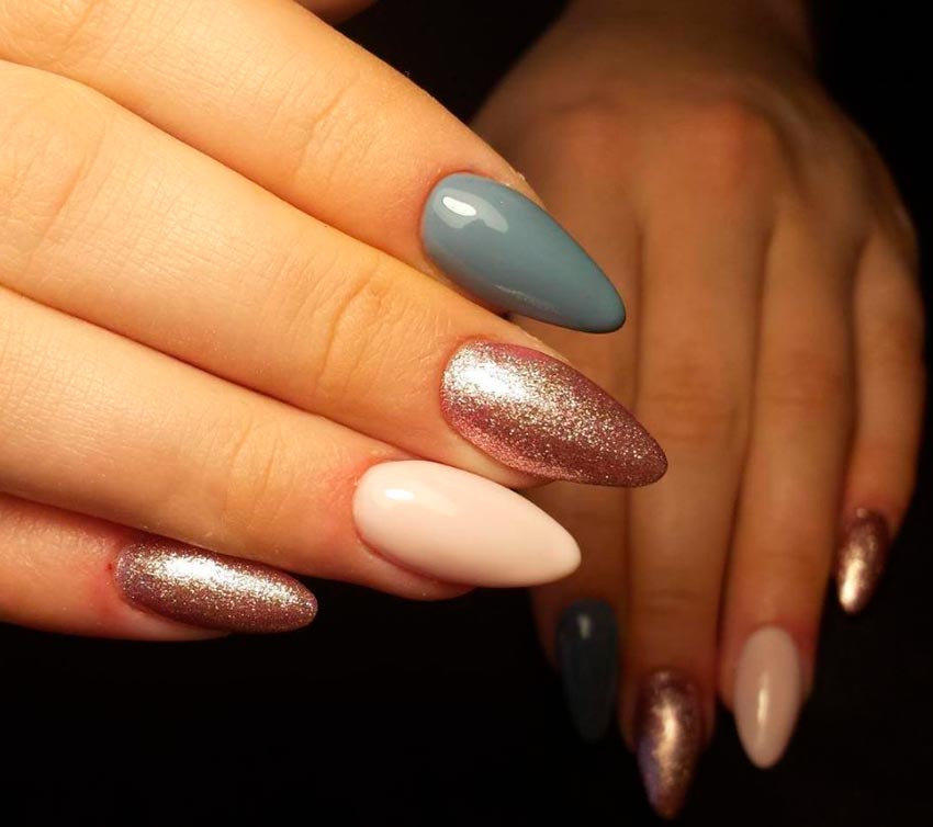 Manucure pailletée et pailletée