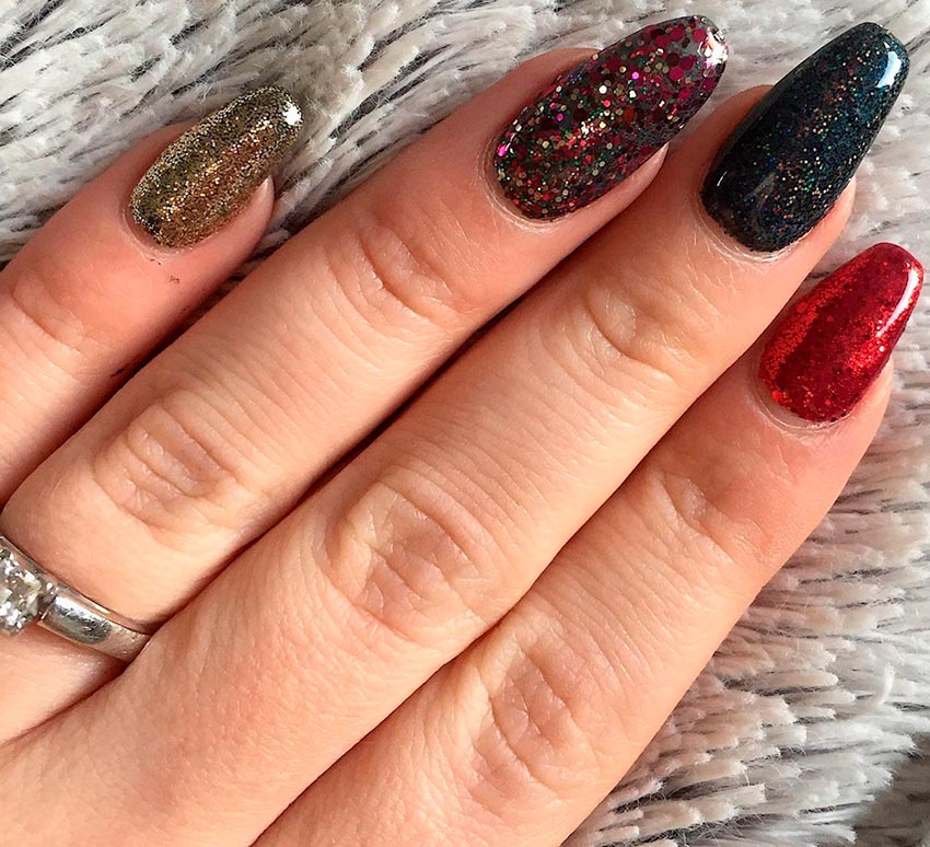 Manucure pailletée et pailletée