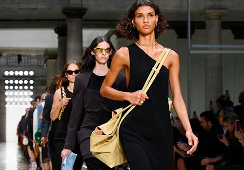 Minimalisme de style vestimentaire dans la métropole