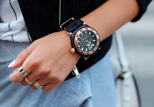 Une femme peut-elle porter une montre homme : tendance mode