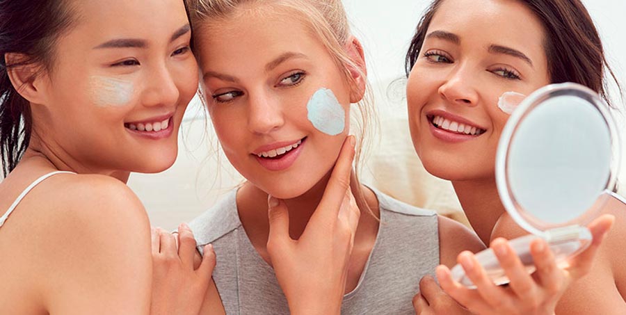 Peau sèche et déshydratée : quelle est la différence et que faire