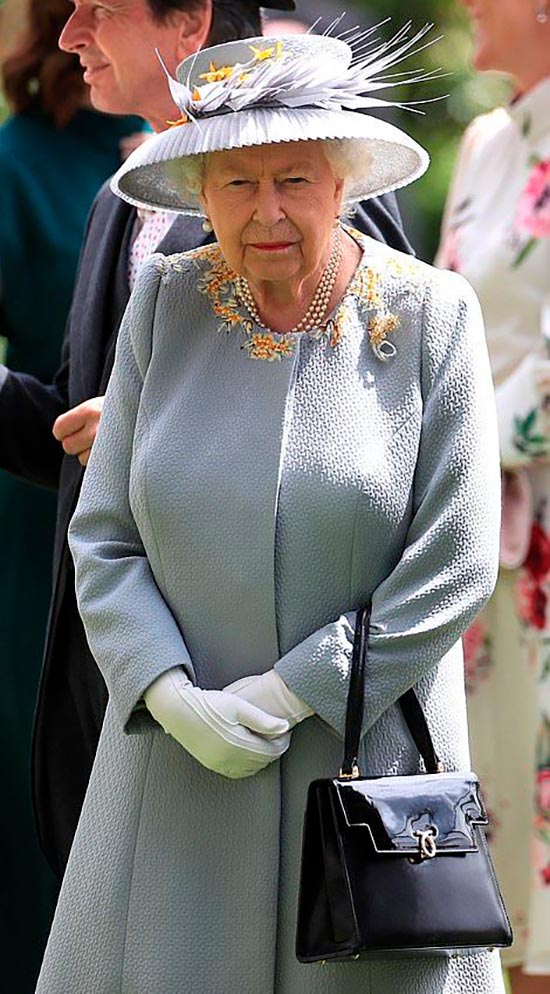 Robe grise : tendance mode de 2026