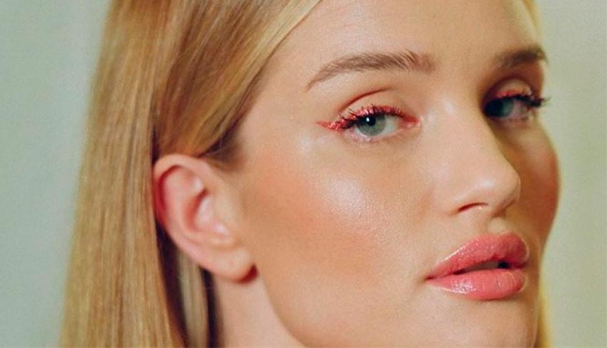 Comment assembler la garde-robe de Rosie Huntington-Whiteley du marché de masse