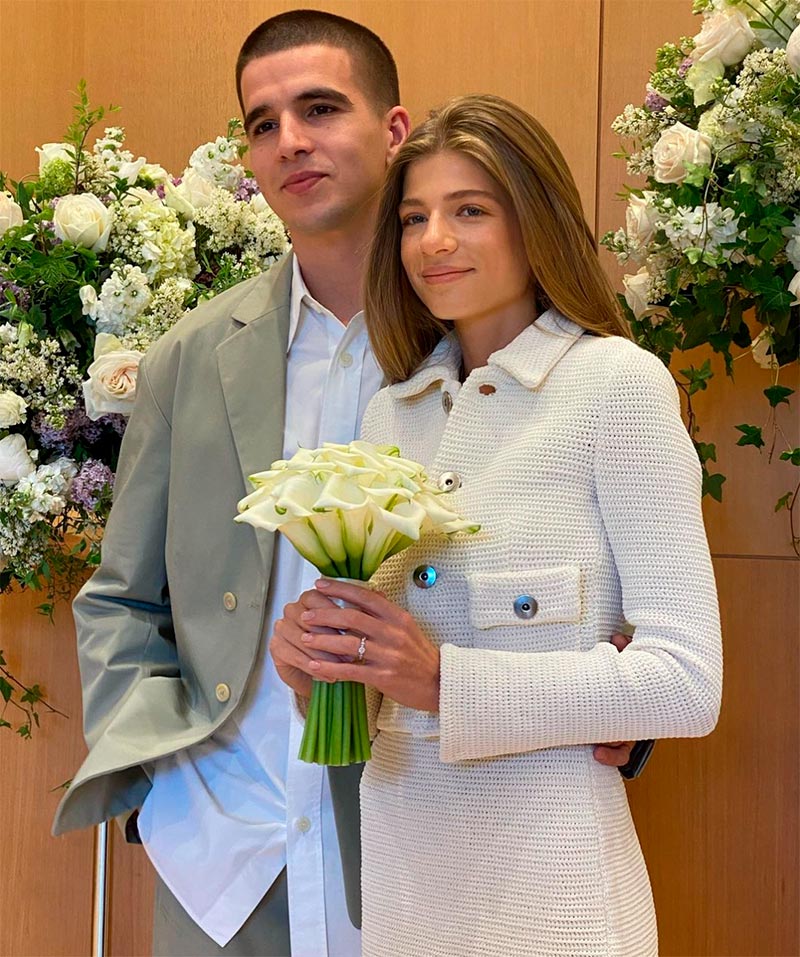 Costume de mariage de la mariée